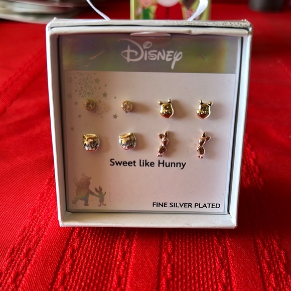 Disney Winnie the Pooh Earring Set - Picture 1 of 3